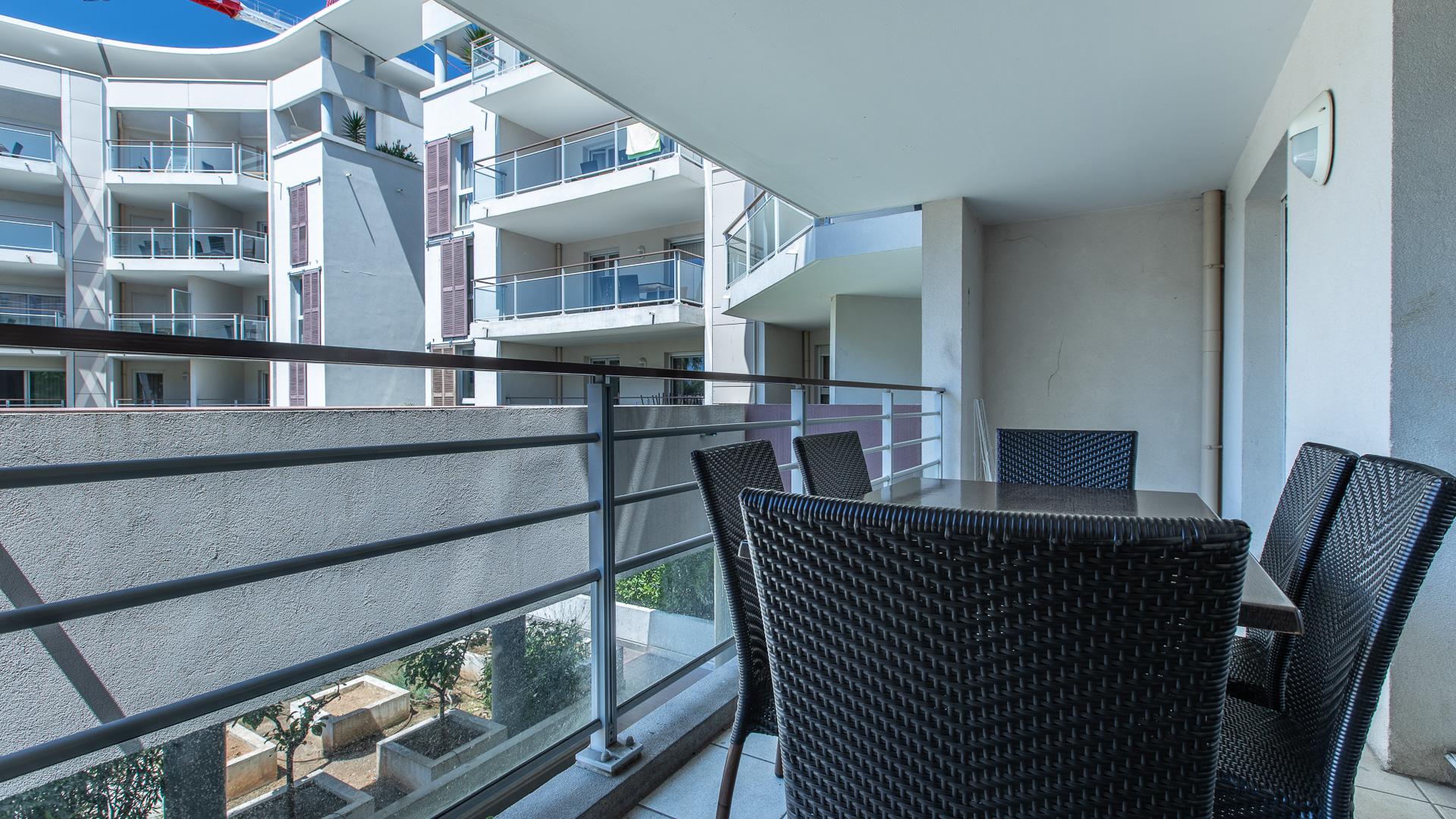 Vacanceole - Residence Le Crystal Cagnes-sur-Mer Ngoại thất bức ảnh