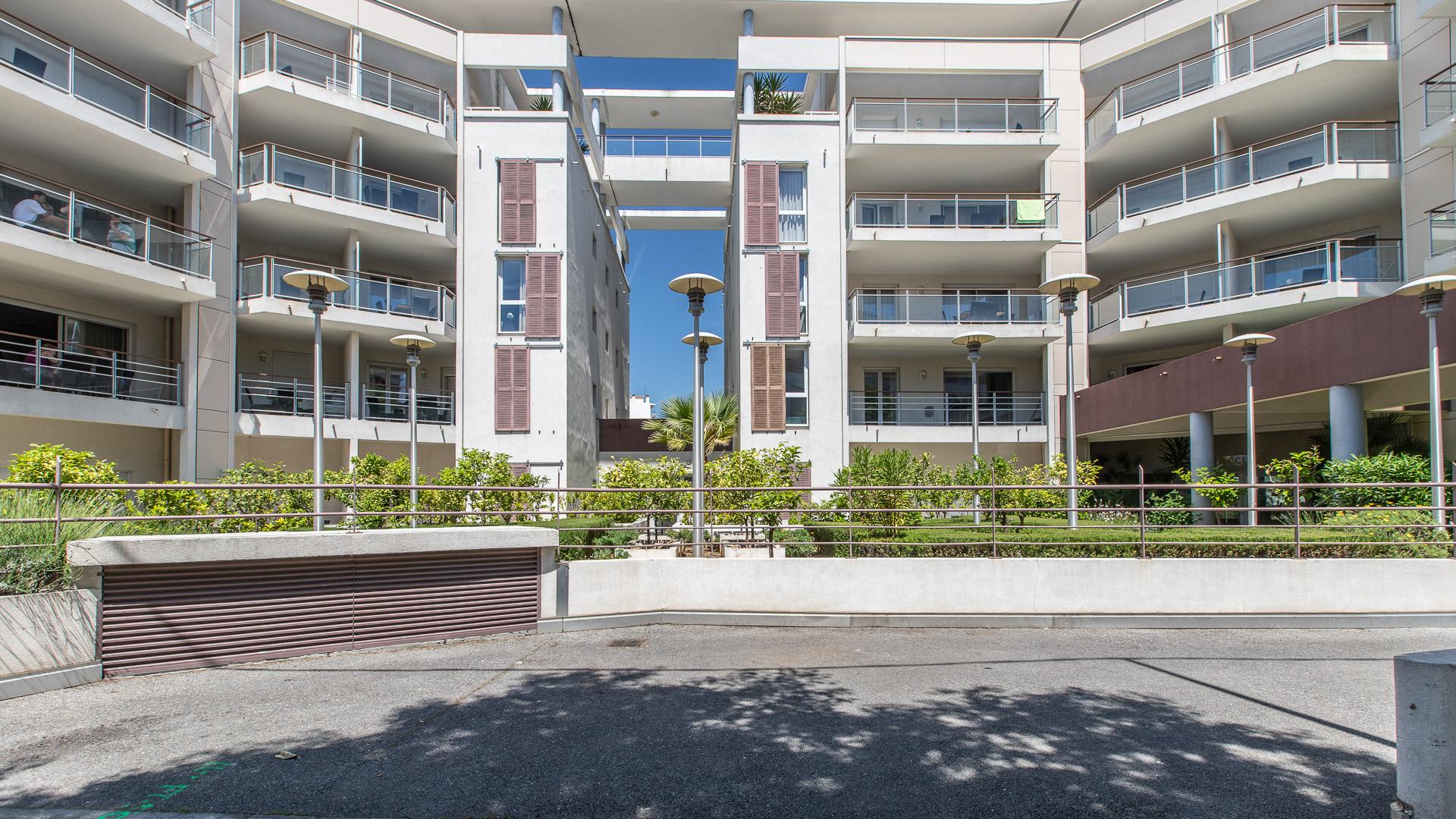 Vacanceole - Residence Le Crystal Cagnes-sur-Mer Ngoại thất bức ảnh