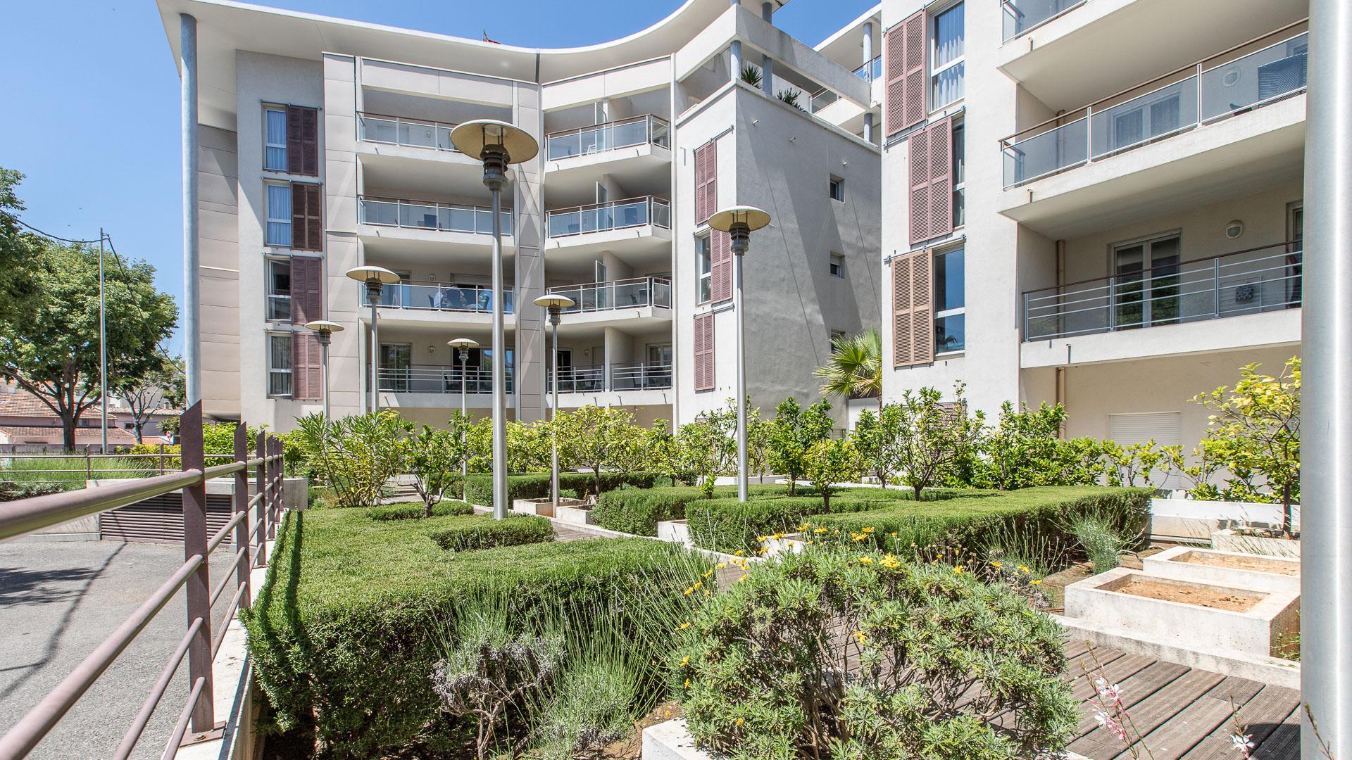 Vacanceole - Residence Le Crystal Cagnes-sur-Mer Ngoại thất bức ảnh