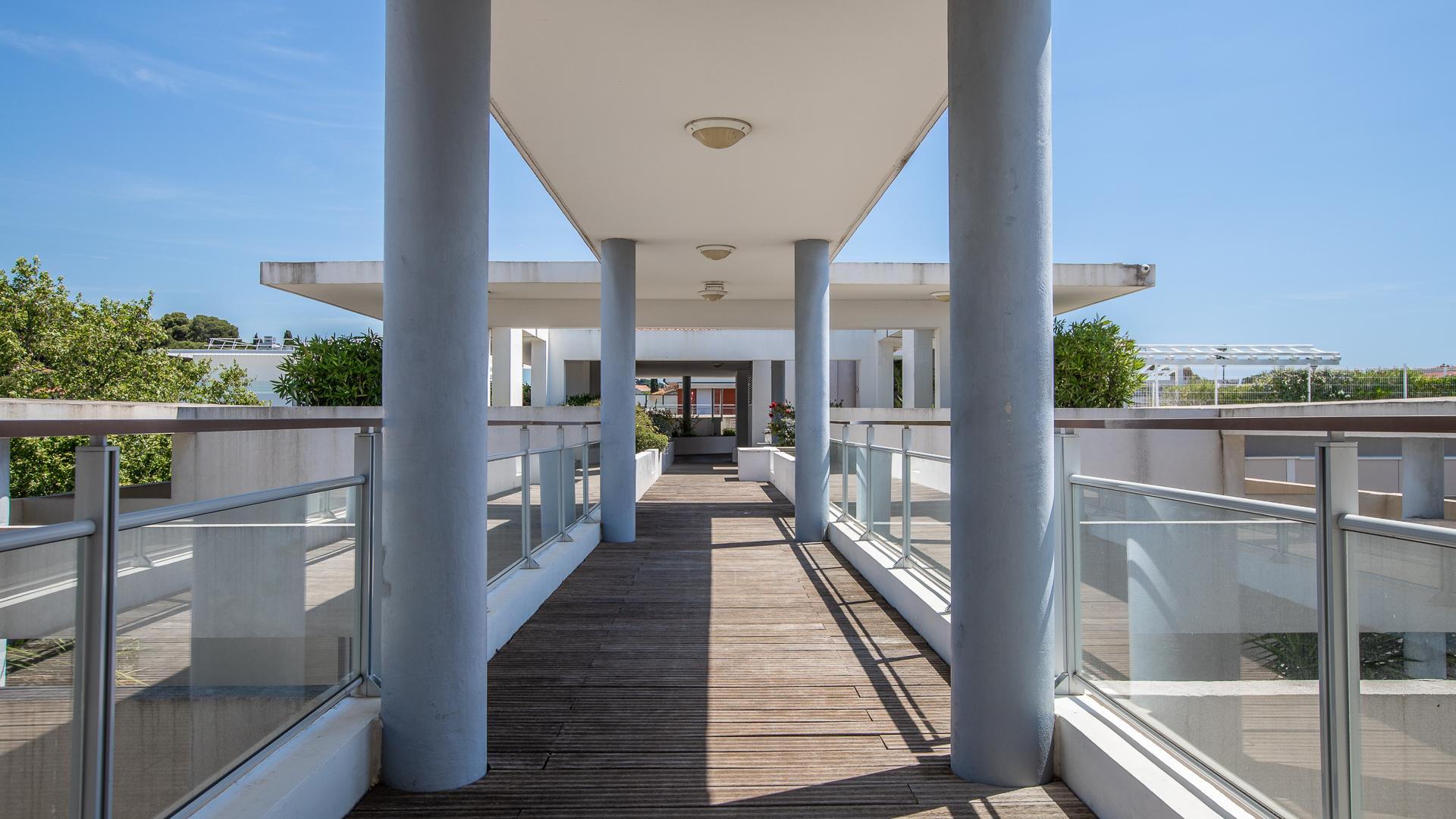 Vacanceole - Residence Le Crystal Cagnes-sur-Mer Ngoại thất bức ảnh